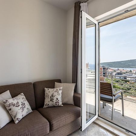 Family Apartments Jadrijevic Primosten Exterior photo