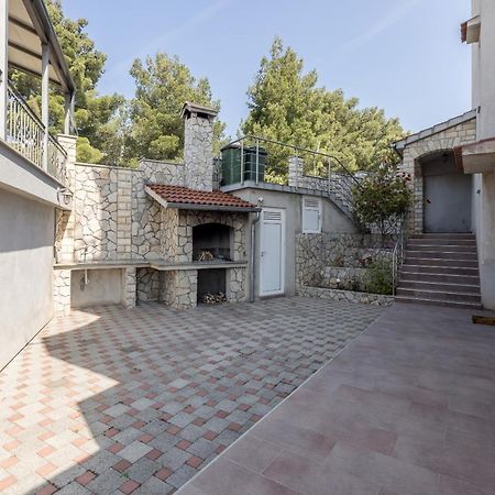 Family Apartments Jadrijevic Primosten Exterior photo