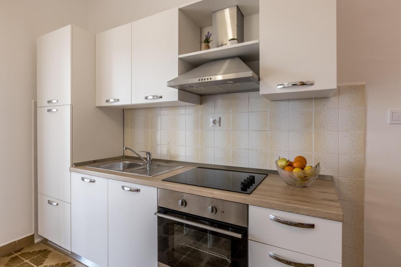 Family Apartments Jadrijevic Primosten Exterior photo