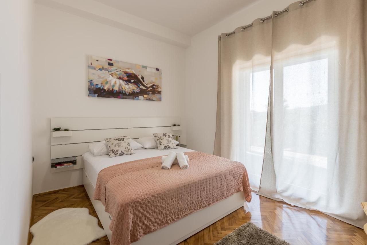Family Apartments Jadrijevic Primosten Exterior photo