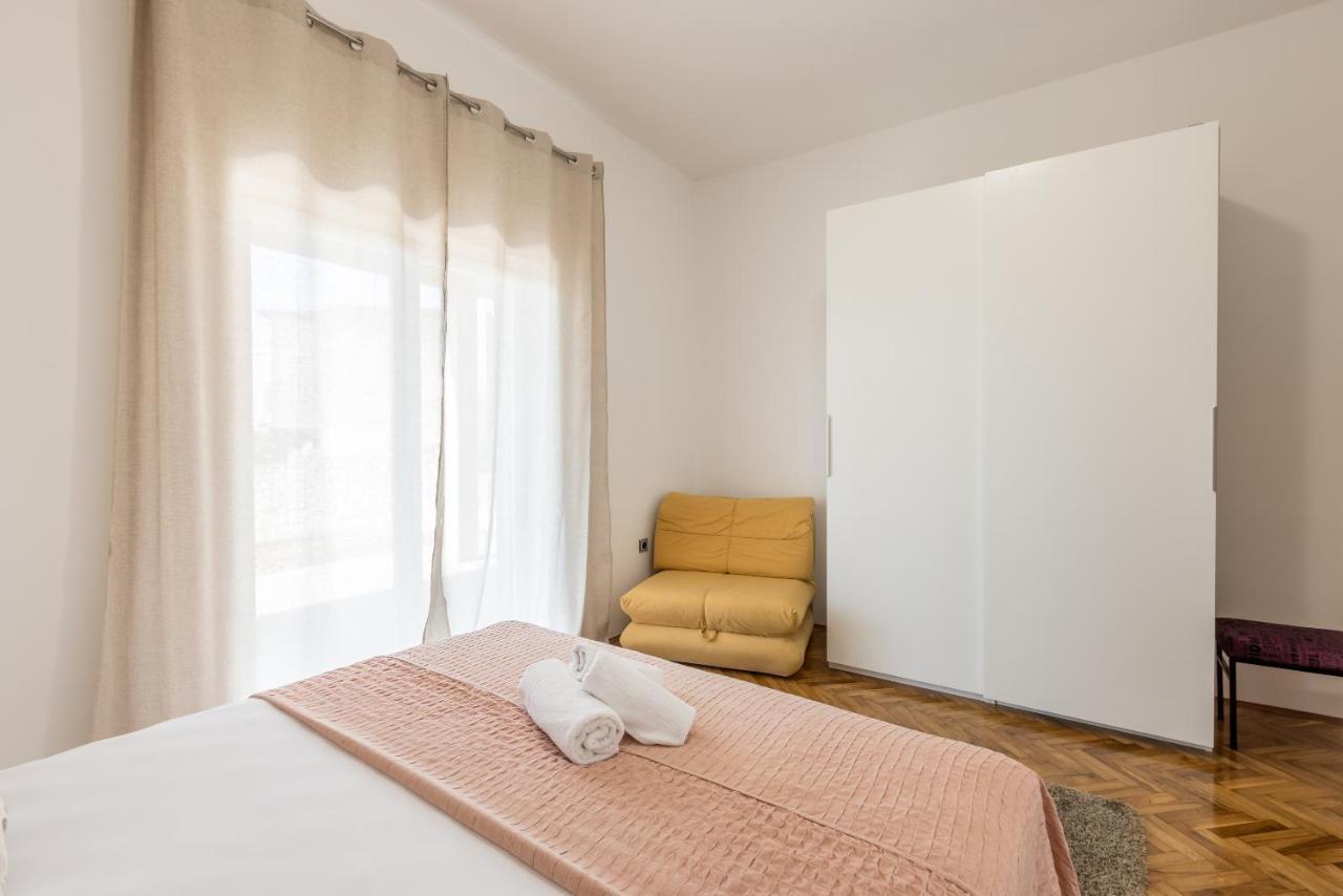 Family Apartments Jadrijevic Primosten Exterior photo