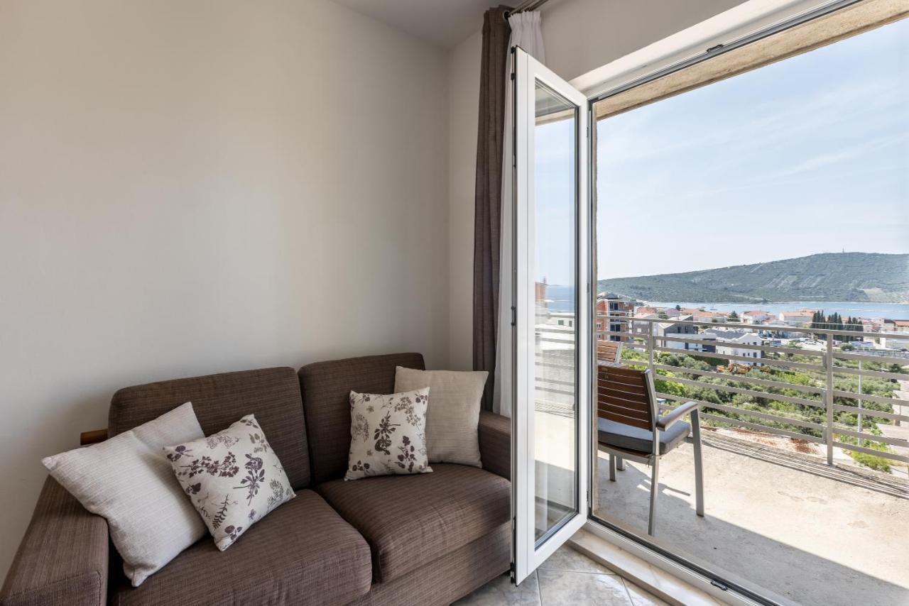Family Apartments Jadrijevic Primosten Exterior photo