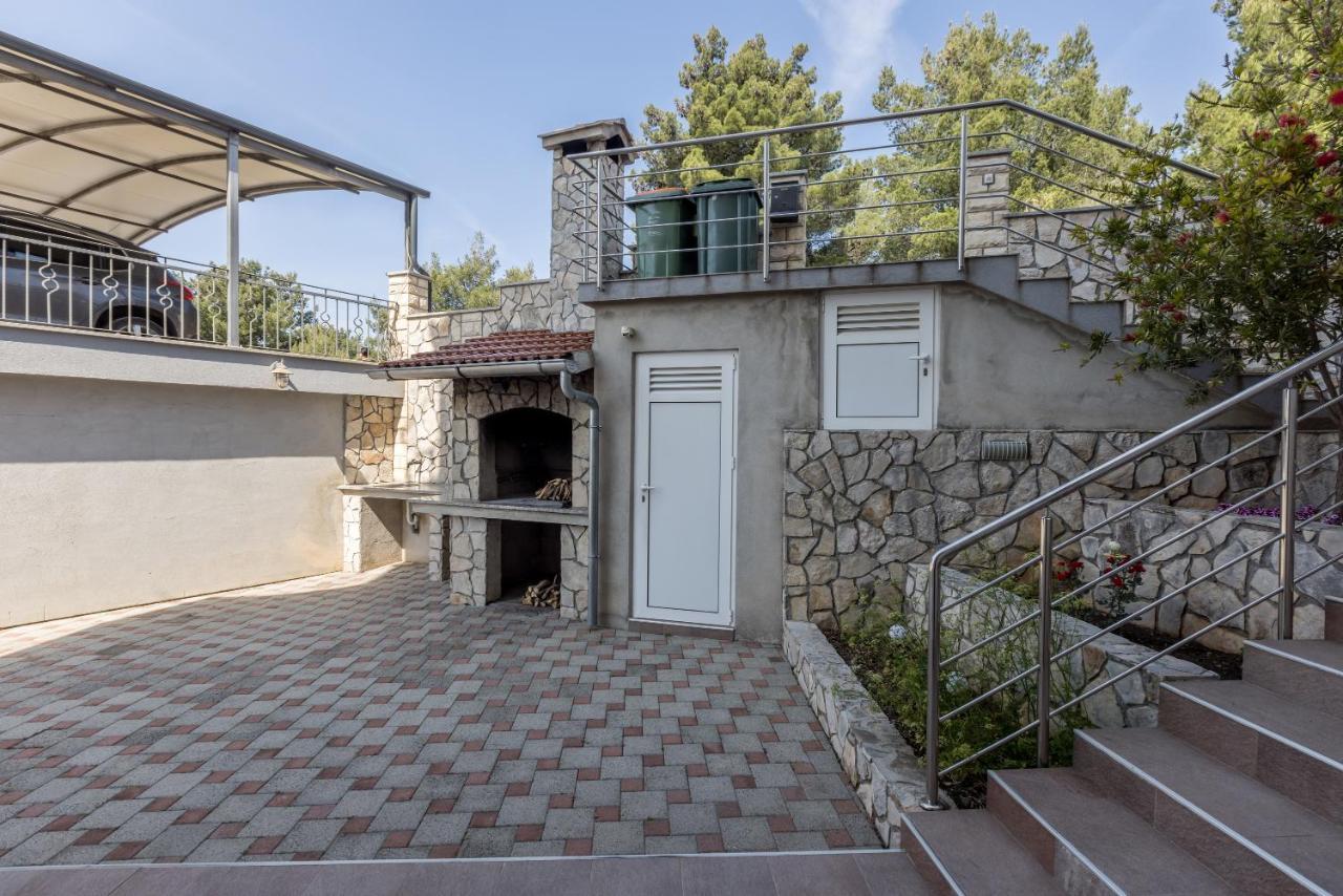Family Apartments Jadrijevic Primosten Exterior photo