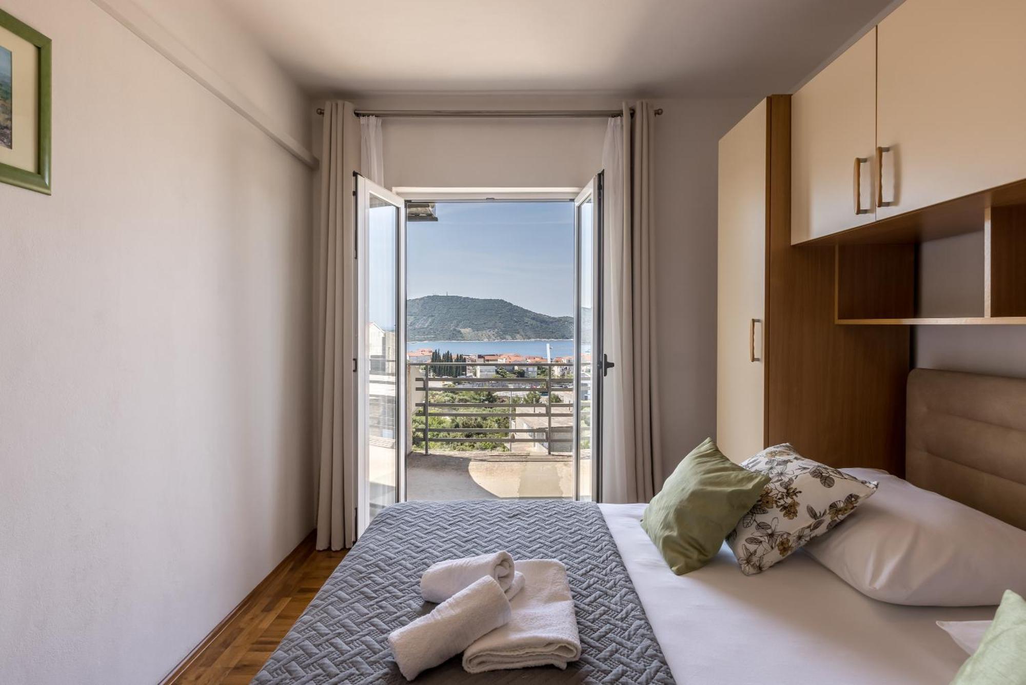 Family Apartments Jadrijevic Primosten Exterior photo
