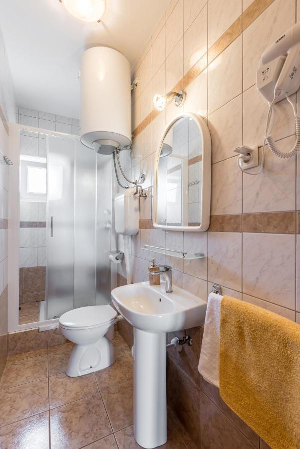 Family Apartments Jadrijevic Primosten Exterior photo