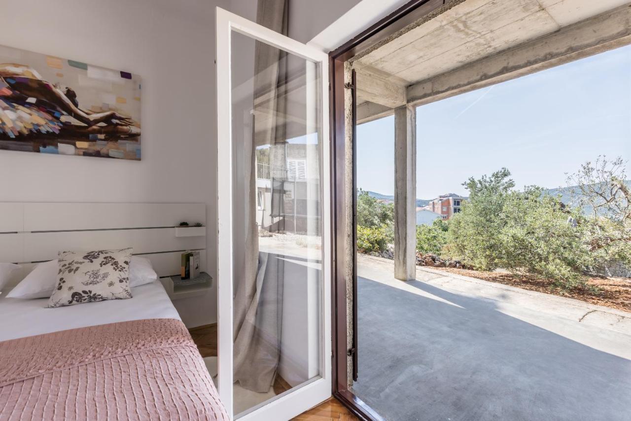 Family Apartments Jadrijevic Primosten Exterior photo
