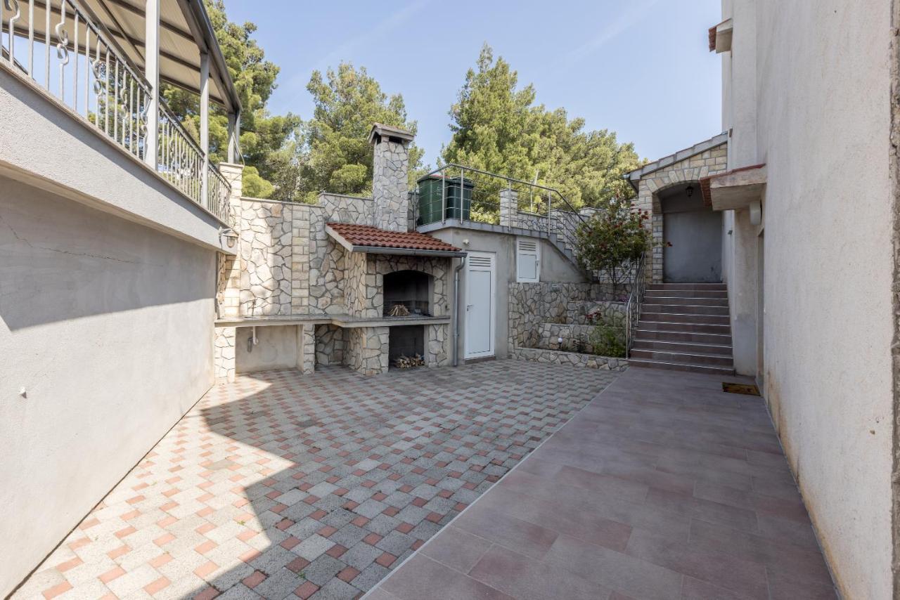 Family Apartments Jadrijevic Primosten Exterior photo